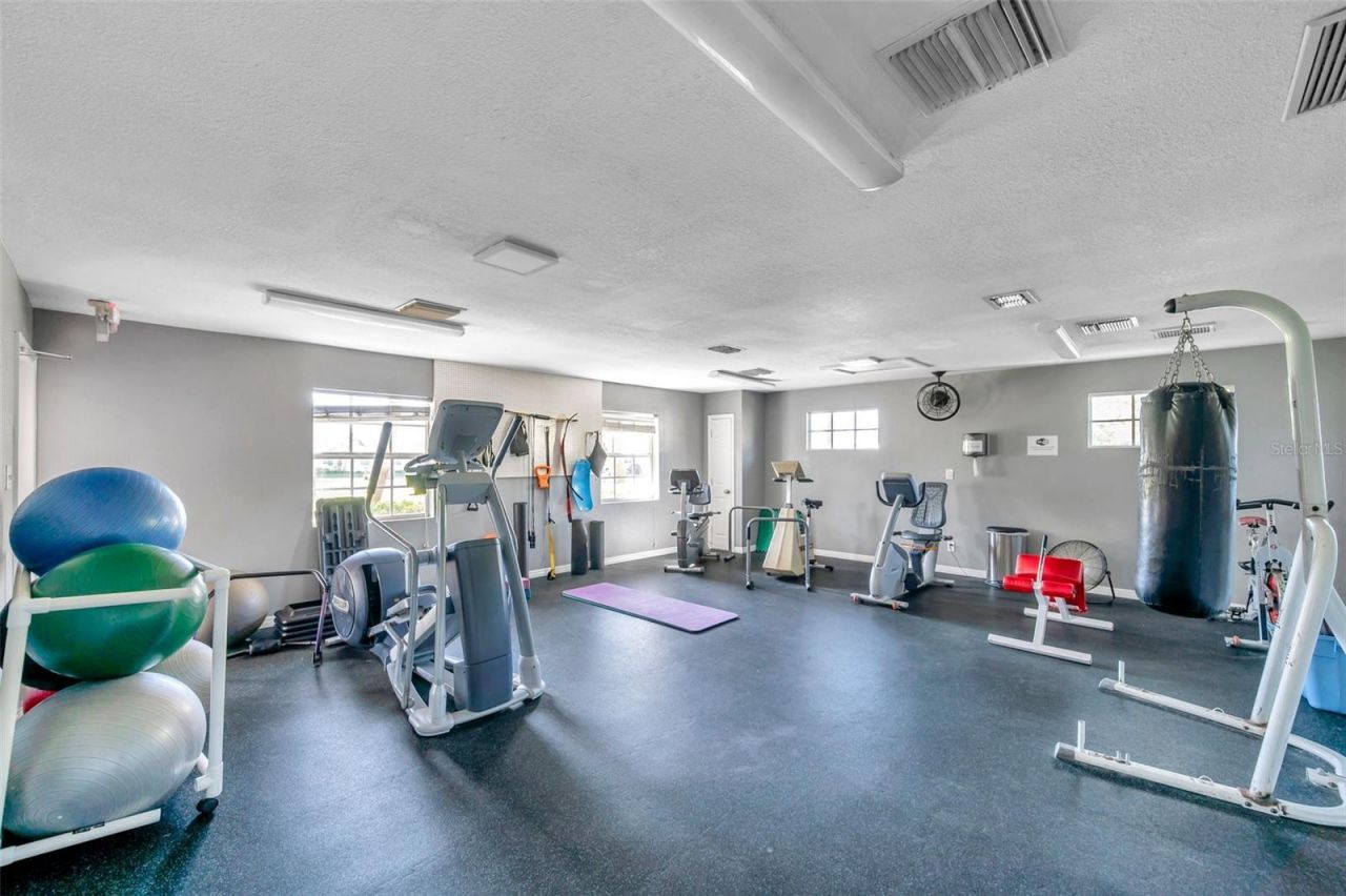 5191 Salmon Drive Se, Unit D, Saint Petersburg, FL 33705 Photo