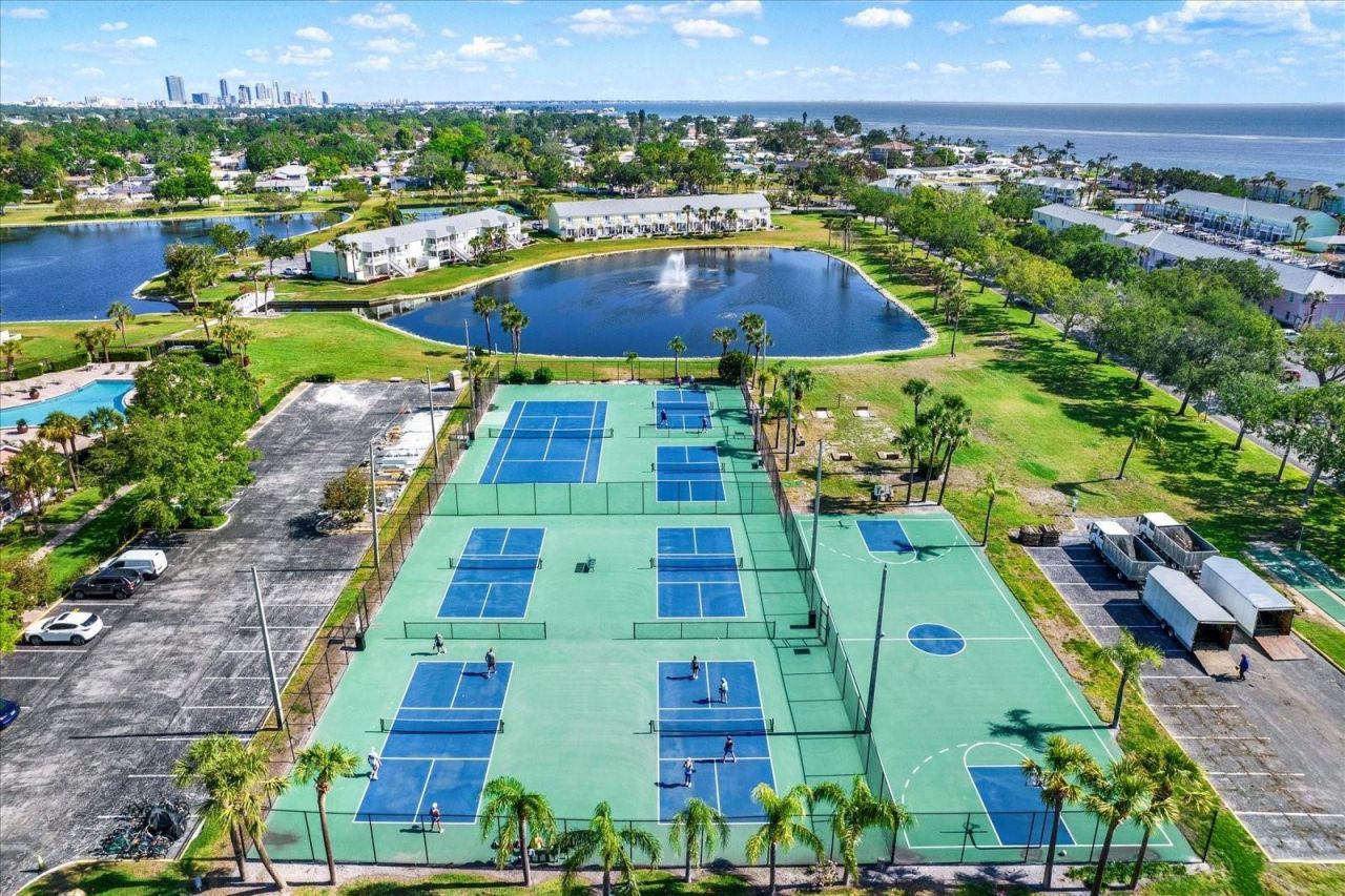 5191 Salmon Drive Se, Unit D, Saint Petersburg, FL 33705 Photo