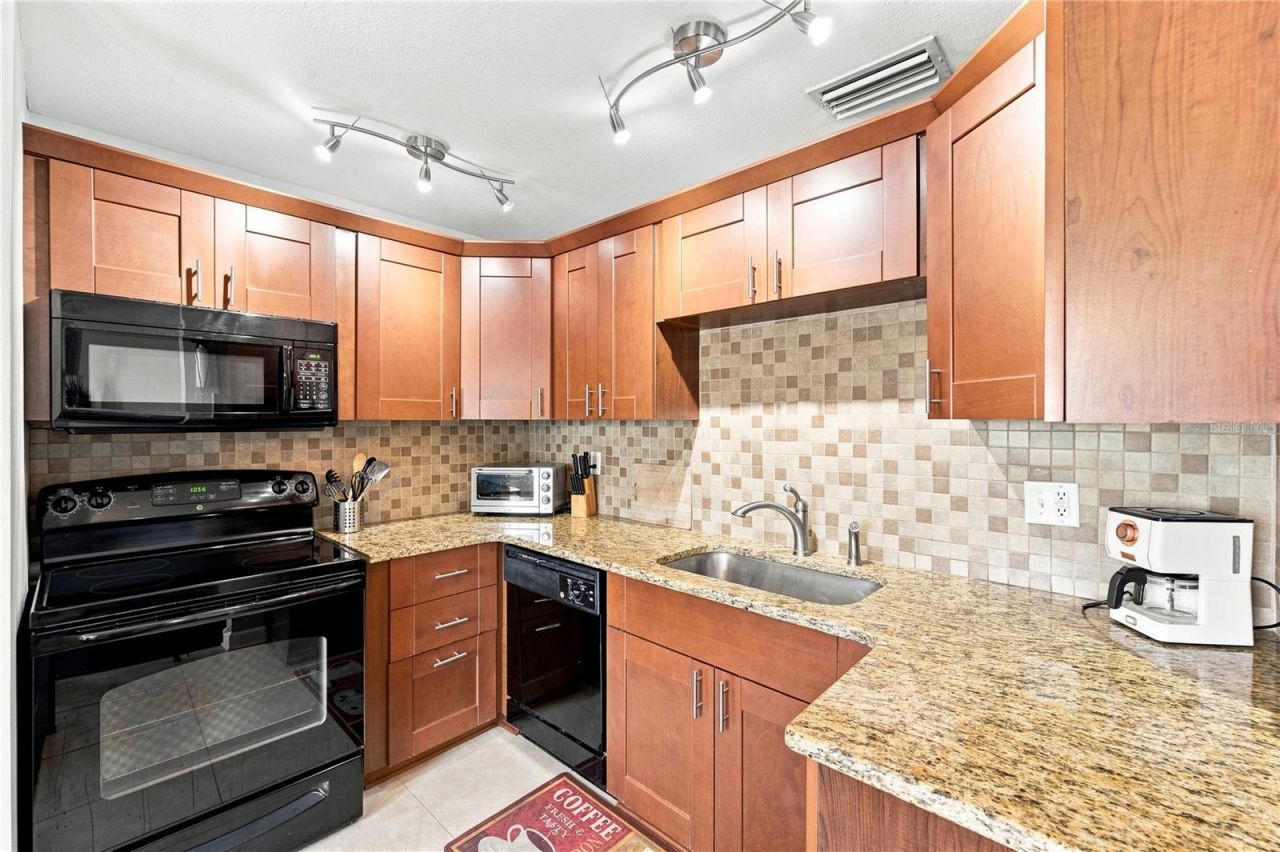 5191 Salmon Drive Se, Unit D, Saint Petersburg, FL 33705 Photo