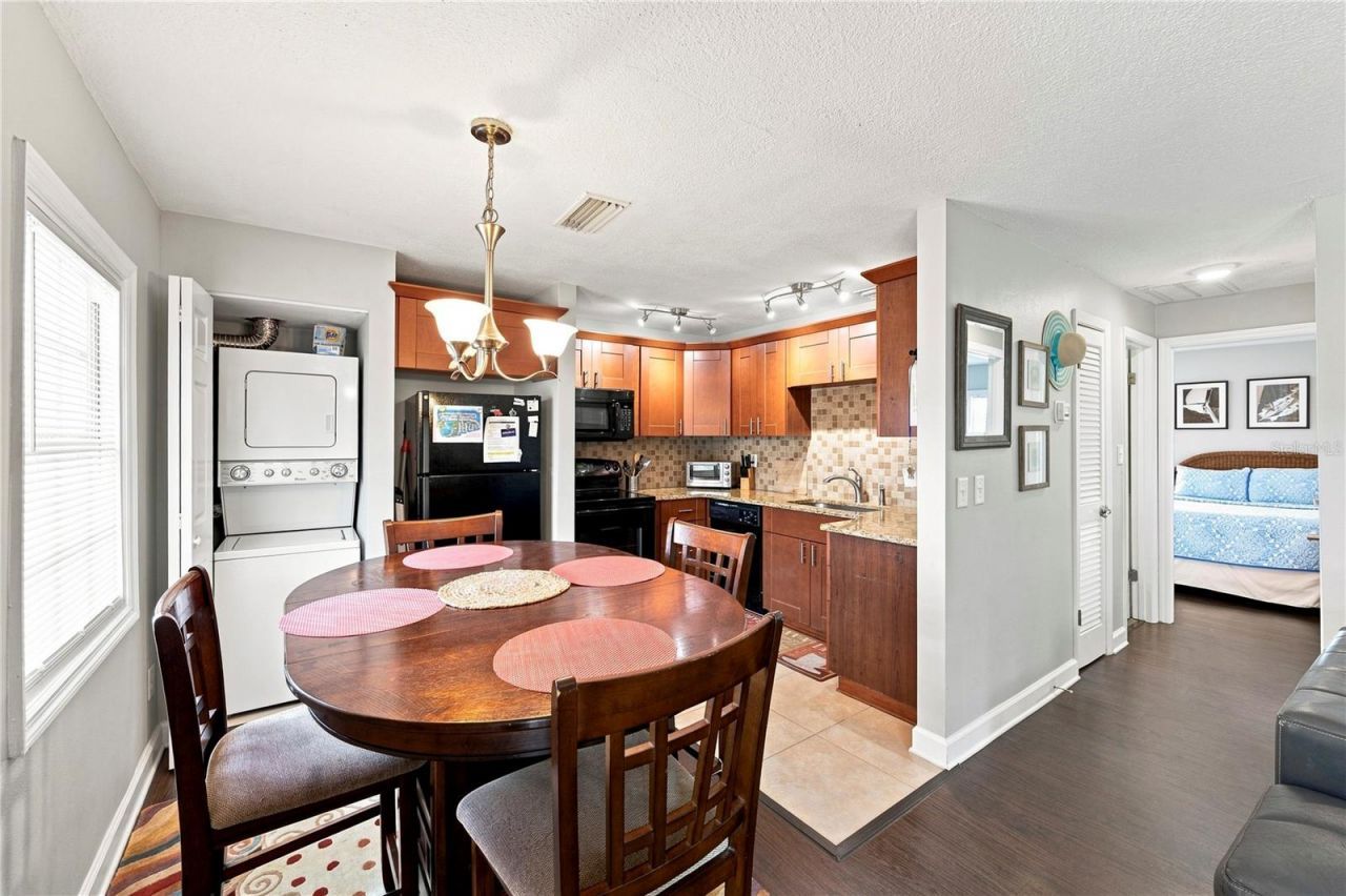 5191 Salmon Drive Se, Unit D, Saint Petersburg, FL 33705 Photo