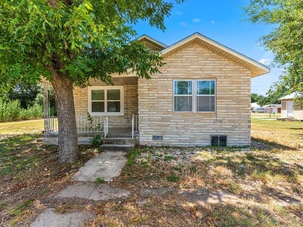 115 N College , Rosebud, TX 76570