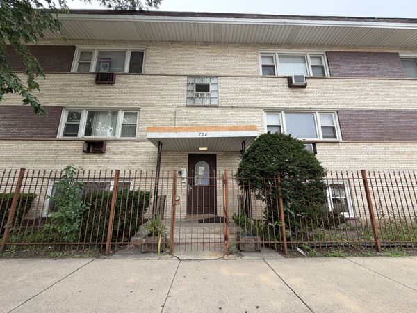 700 N Parkside Avenue, Unit 2S, Chicago, IL 60644