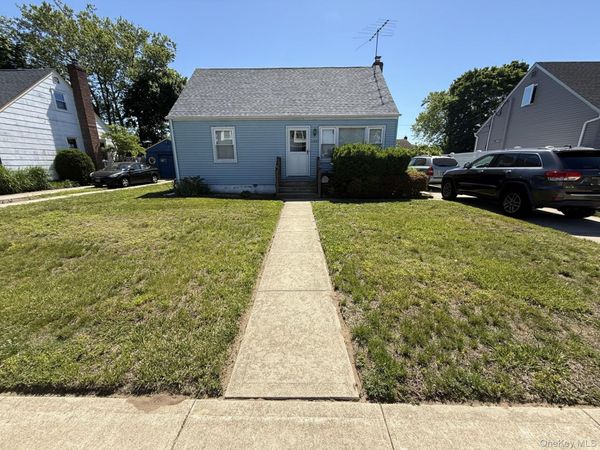 150 Oriole Road , Levittown, NY 11756