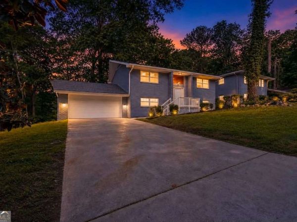 495 Larchmont Circle NW, Atlanta, GA 30318