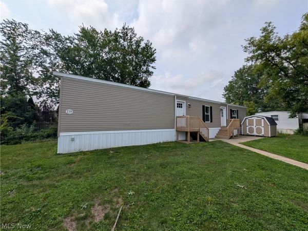 235 Edgecliff W, Unit 40, Elyria, OH 44035