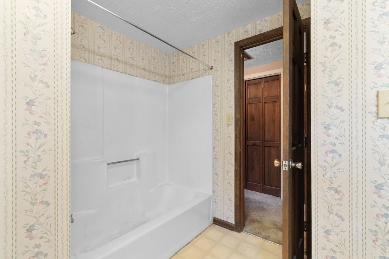 197 Glass Hill Dr. Photo 32