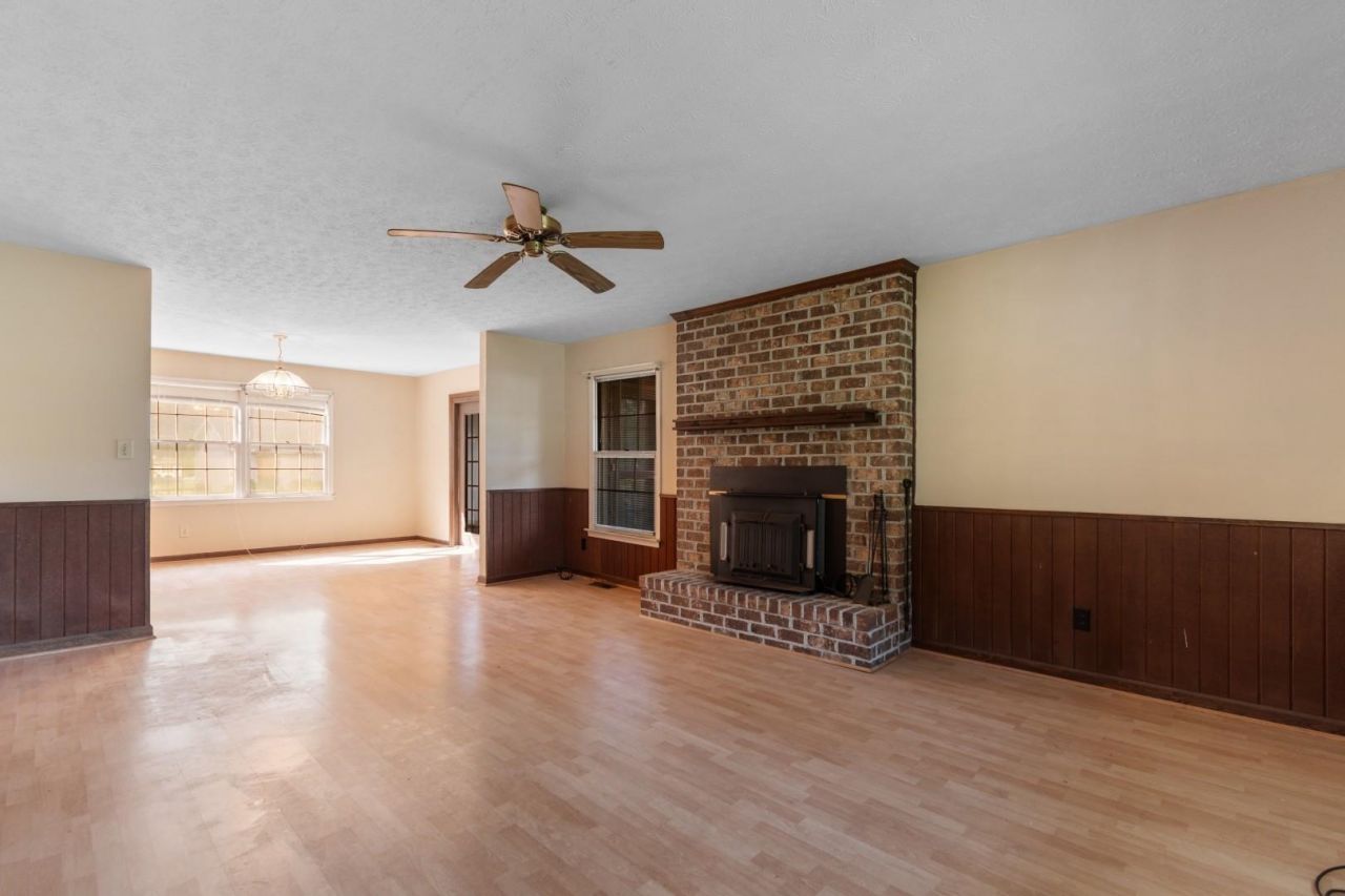 197 Glass Hill Dr. Photo 9
