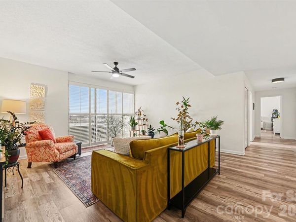 1300 Reece Road, Unit 520, Charlotte, NC 28209