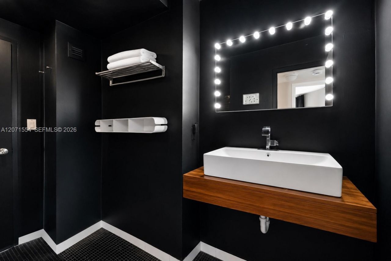 800 West Ave, Unit 917, Miami Beach, FL 33139 Photo