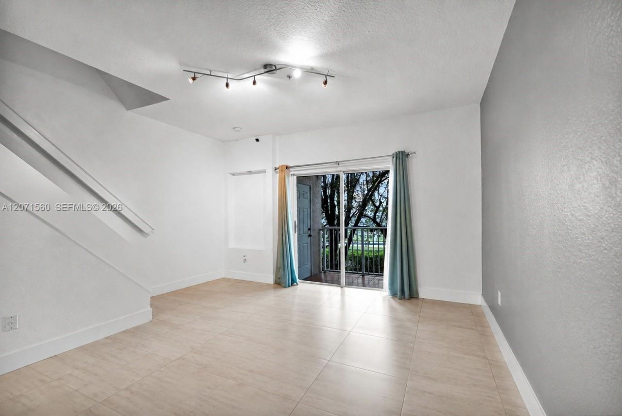5670 NW 116th Ave , Unit 222, Doral, FL 33178 Photo