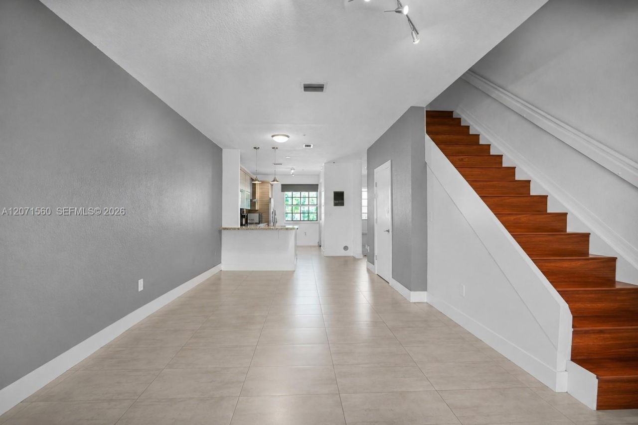 5670 NW 116th Ave , Unit 222, Doral, FL 33178 Photo
