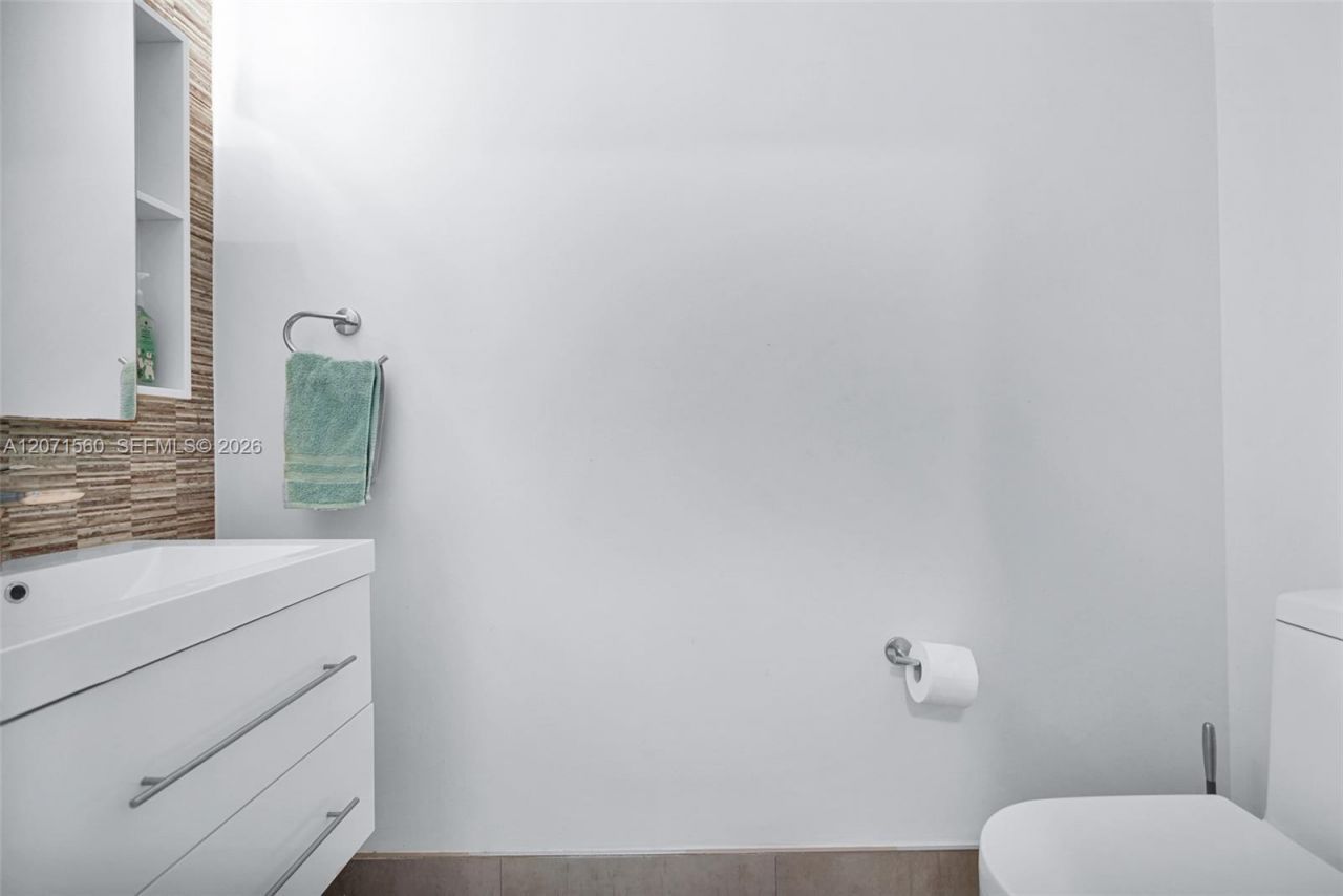 5670 NW 116th Ave , Unit 222, Doral, FL 33178 Photo