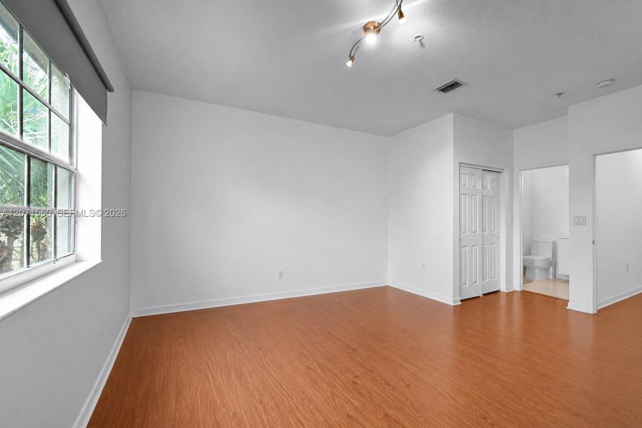 5670 NW 116th Ave , Unit 222, Doral, FL 33178 Photo