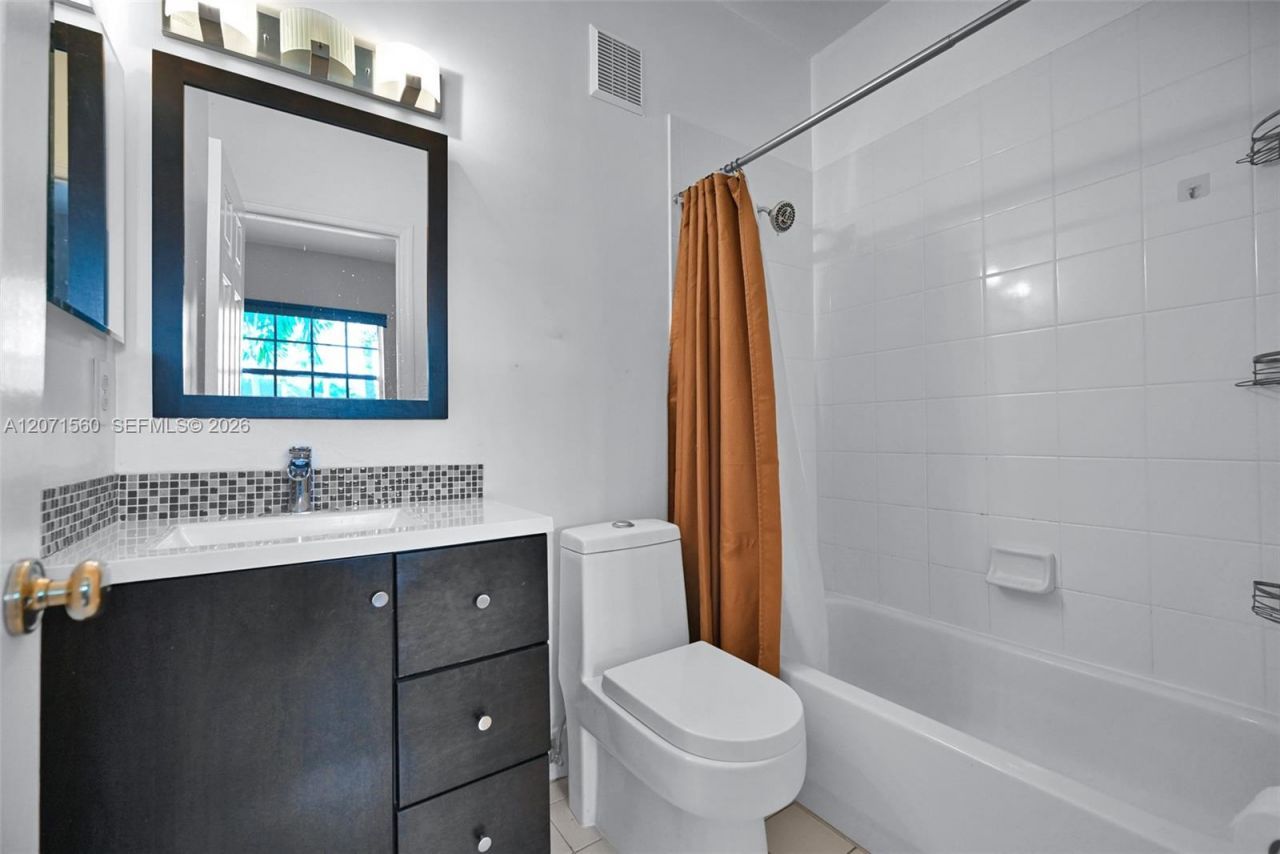 5670 NW 116th Ave , Unit 222, Doral, FL 33178 Photo