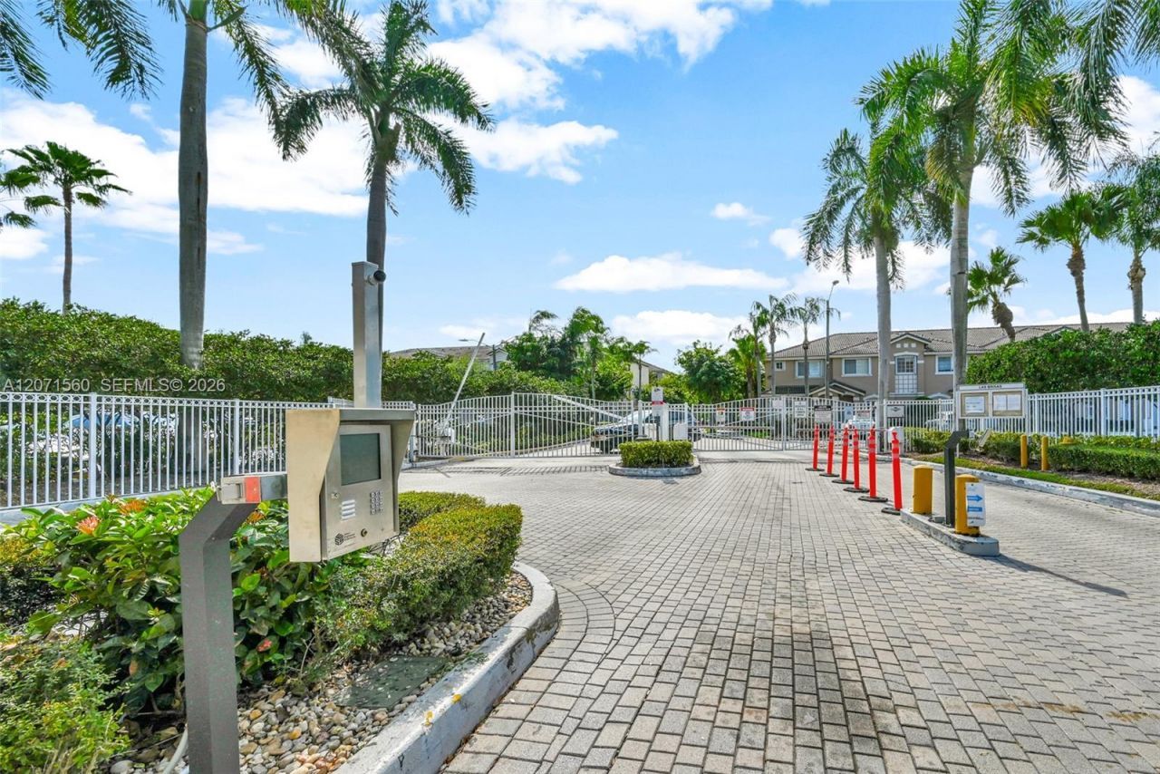 5670 NW 116th Ave , Unit 222, Doral, FL 33178 Photo