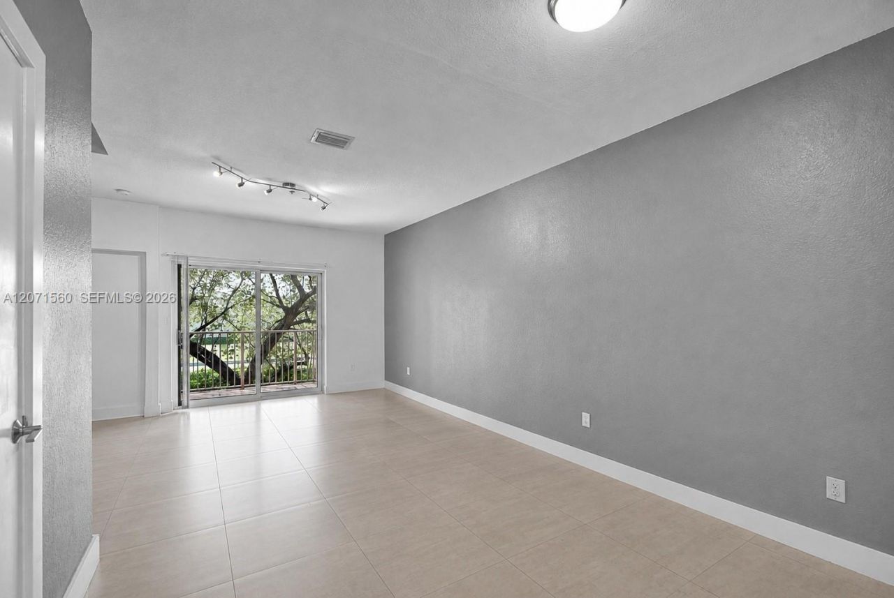 5670 NW 116th Ave , Unit 222, Doral, FL 33178 Photo