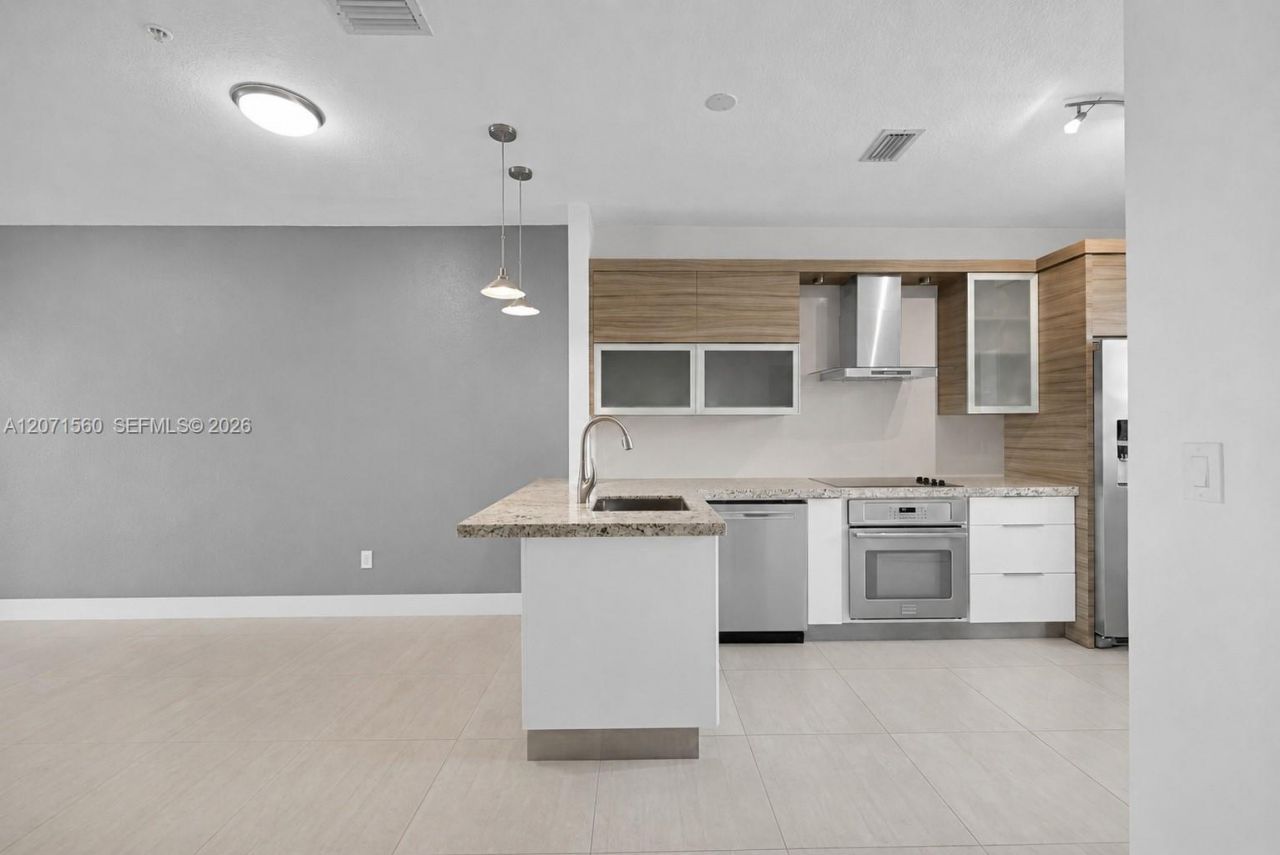 5670 NW 116th Ave , Unit 222, Doral, FL 33178 Photo