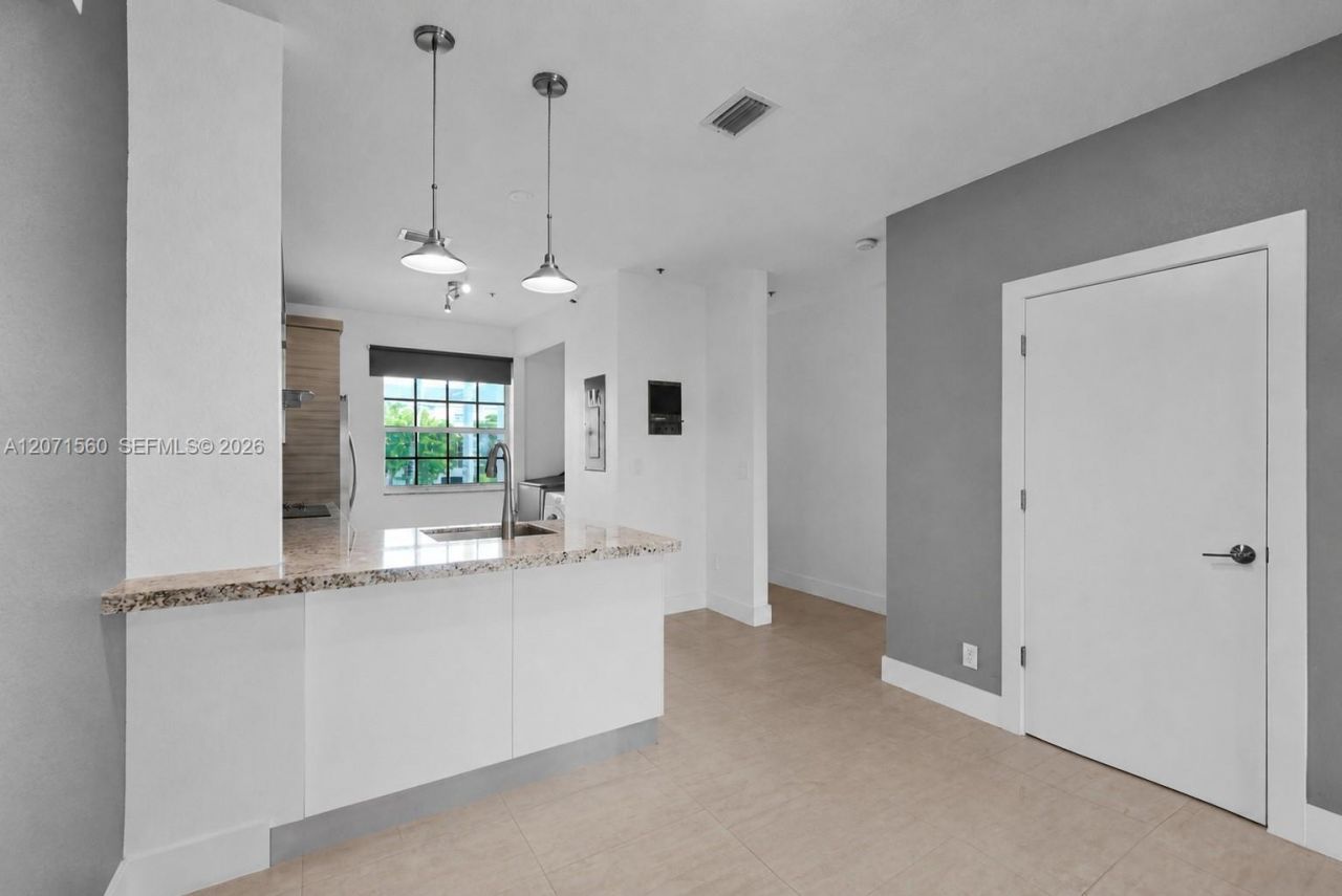 5670 NW 116th Ave , Unit 222, Doral, FL 33178 Photo