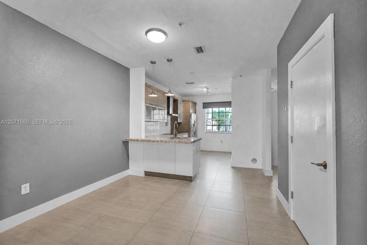 5670 NW 116th Ave , Unit 222, Doral, FL 33178 Photo