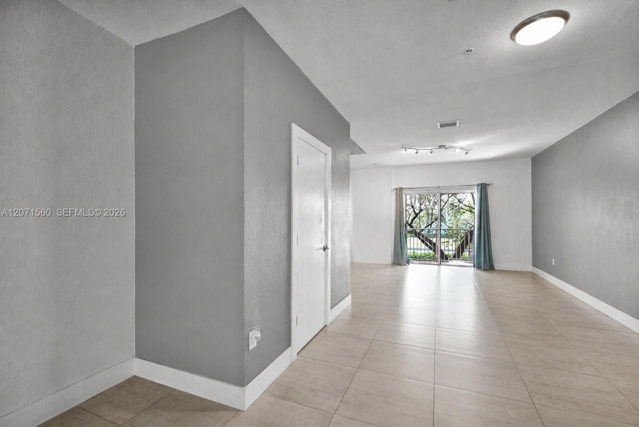5670 NW 116th Ave , Unit 222, Doral, FL 33178 Photo