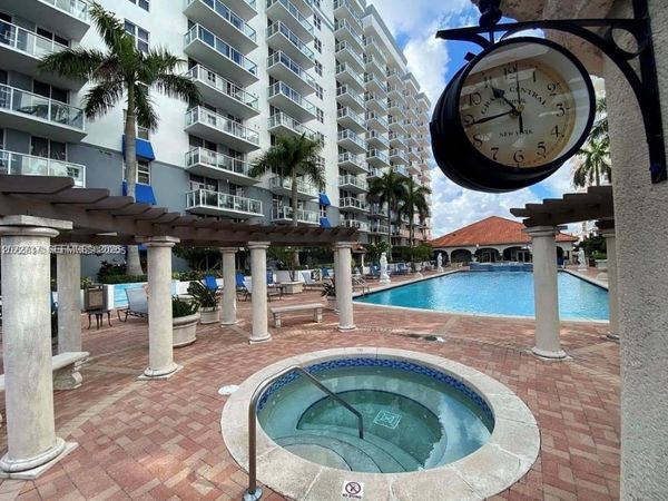 5085 NW 7th St , Unit 512, Miami, FL 33126