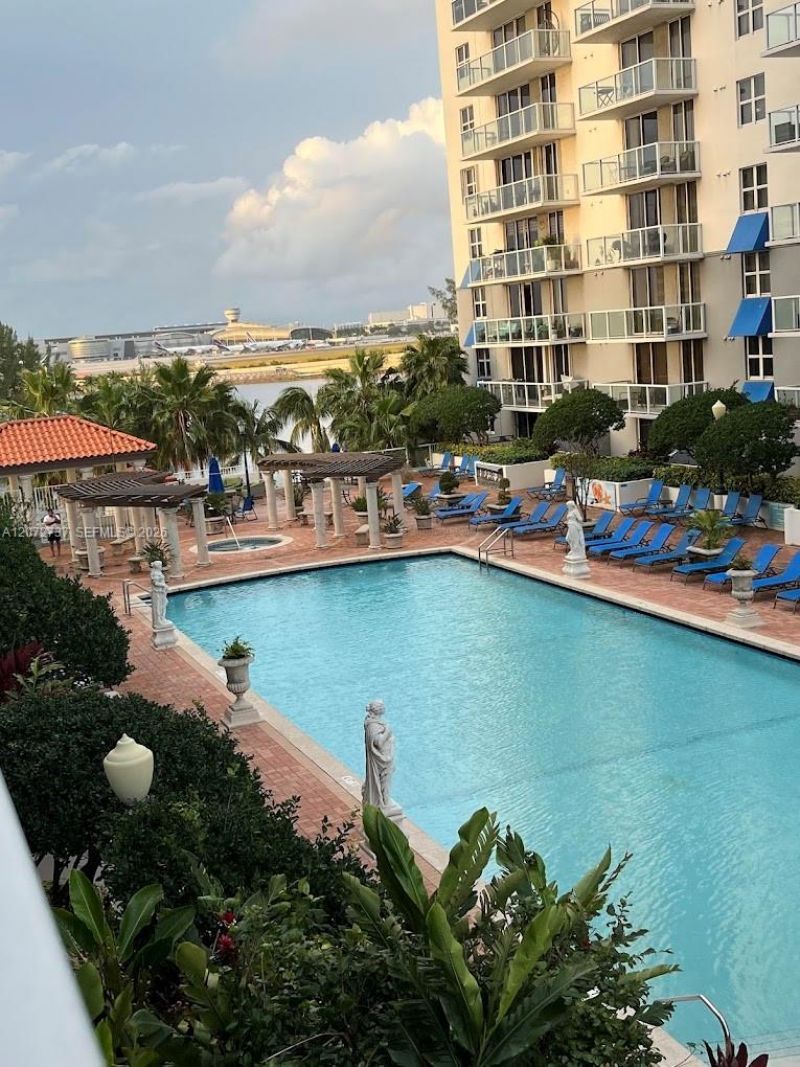 5085 NW 7th St, Unit 512, Miami, FL 33126 Photo