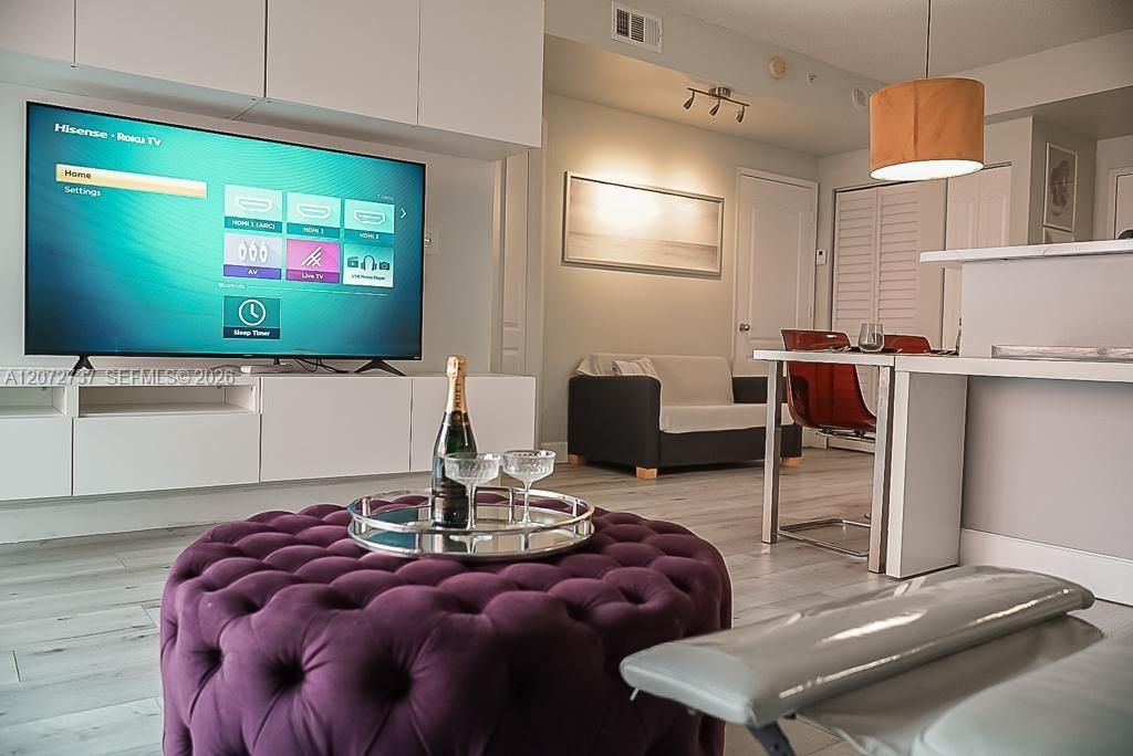 5085 NW 7th St, Unit 512, Miami, FL 33126 Photo