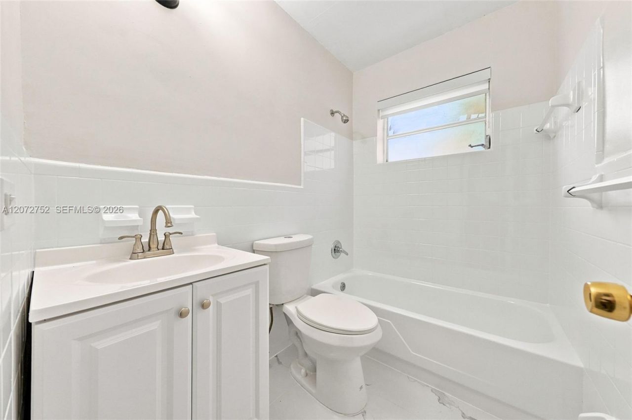 219 NW 10th Ave , Unit APT #4, Miami, FL 33128 Photo