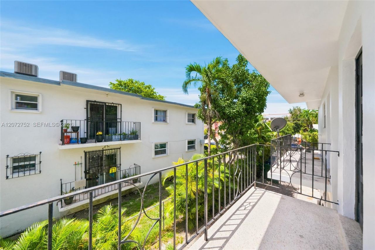 219 NW 10th Ave , Unit APT #4, Miami, FL 33128 Photo
