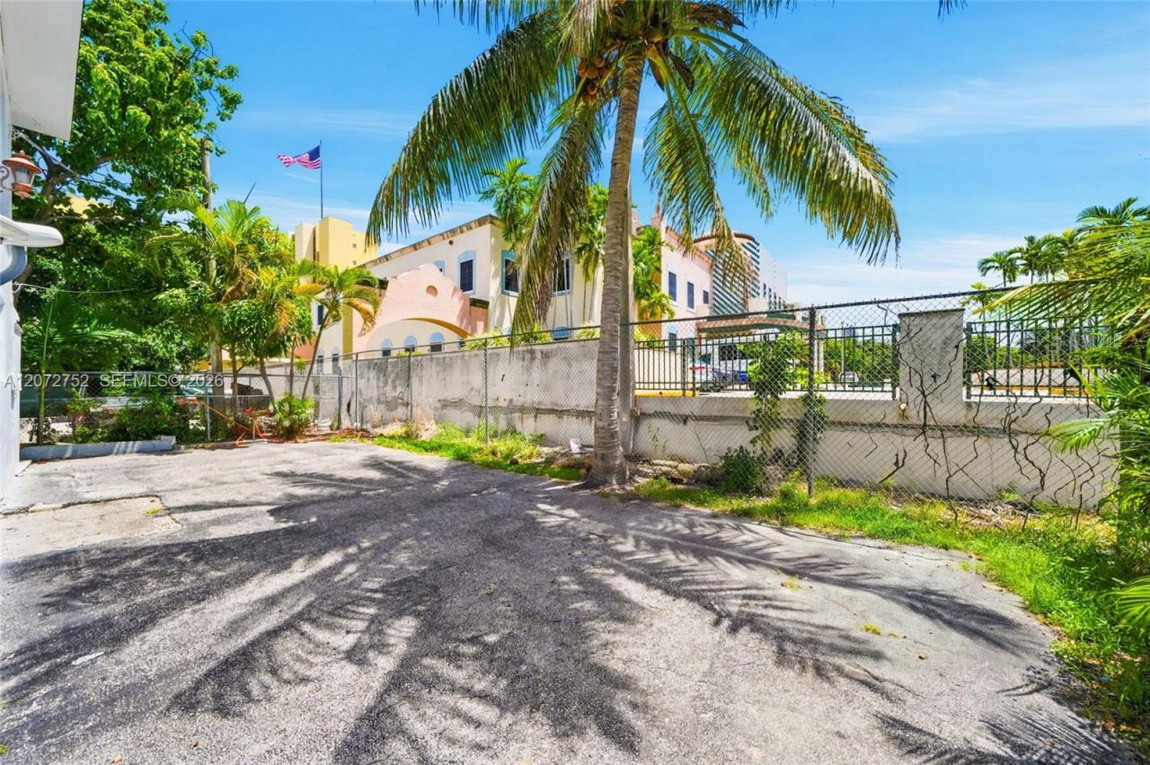 219 NW 10th Ave , Unit APT #4, Miami, FL 33128 Photo