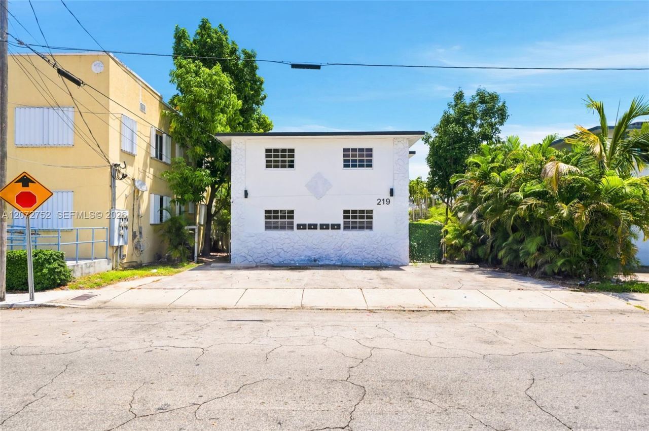 219 NW 10th Ave , Unit APT #4, Miami, FL 33128 Photo