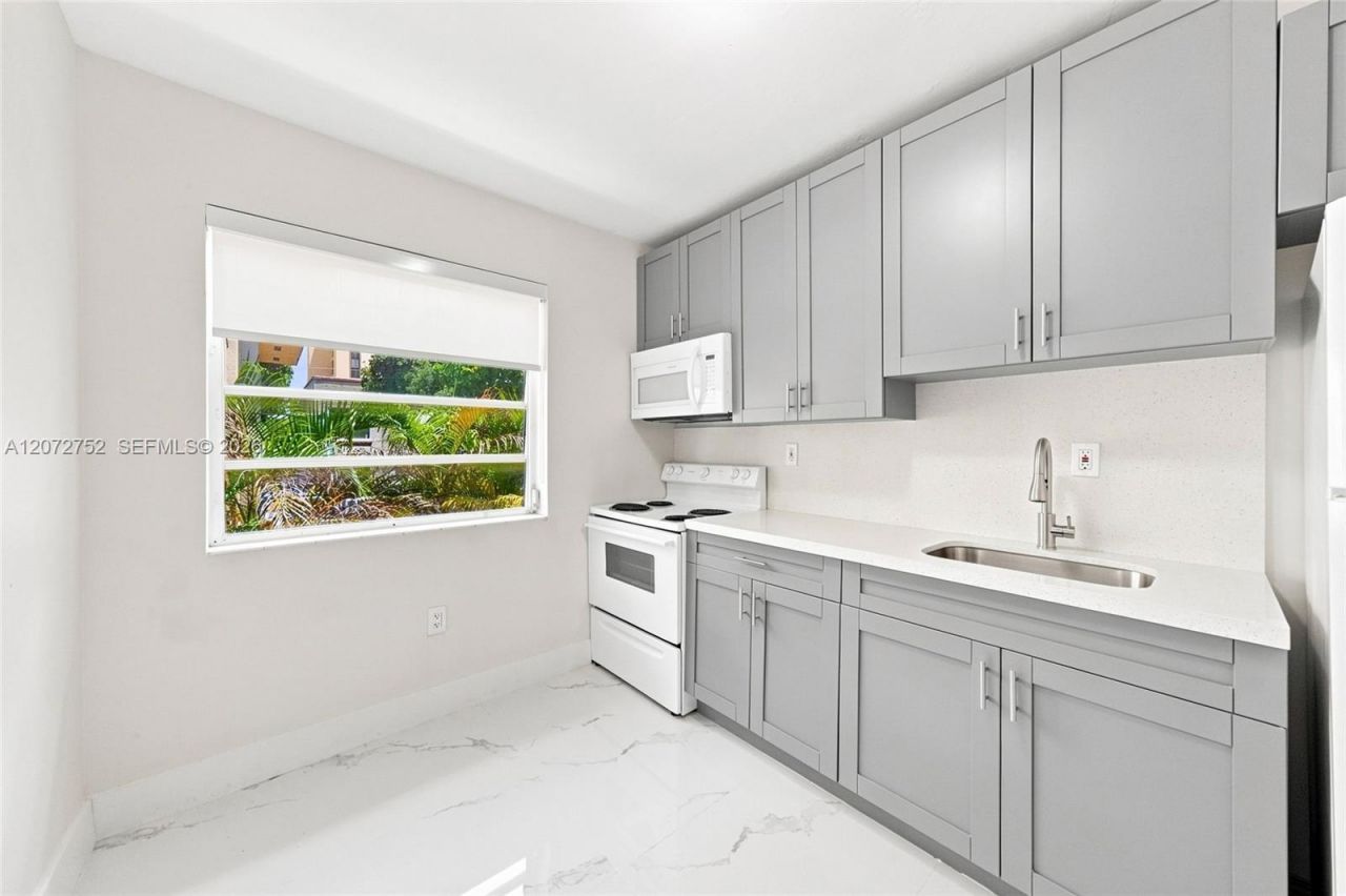 219 NW 10th Ave , Unit APT #4, Miami, FL 33128 Photo