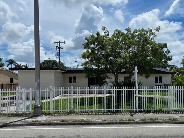 17301 NW 47th Ave , Miami Gardens, FL 33055