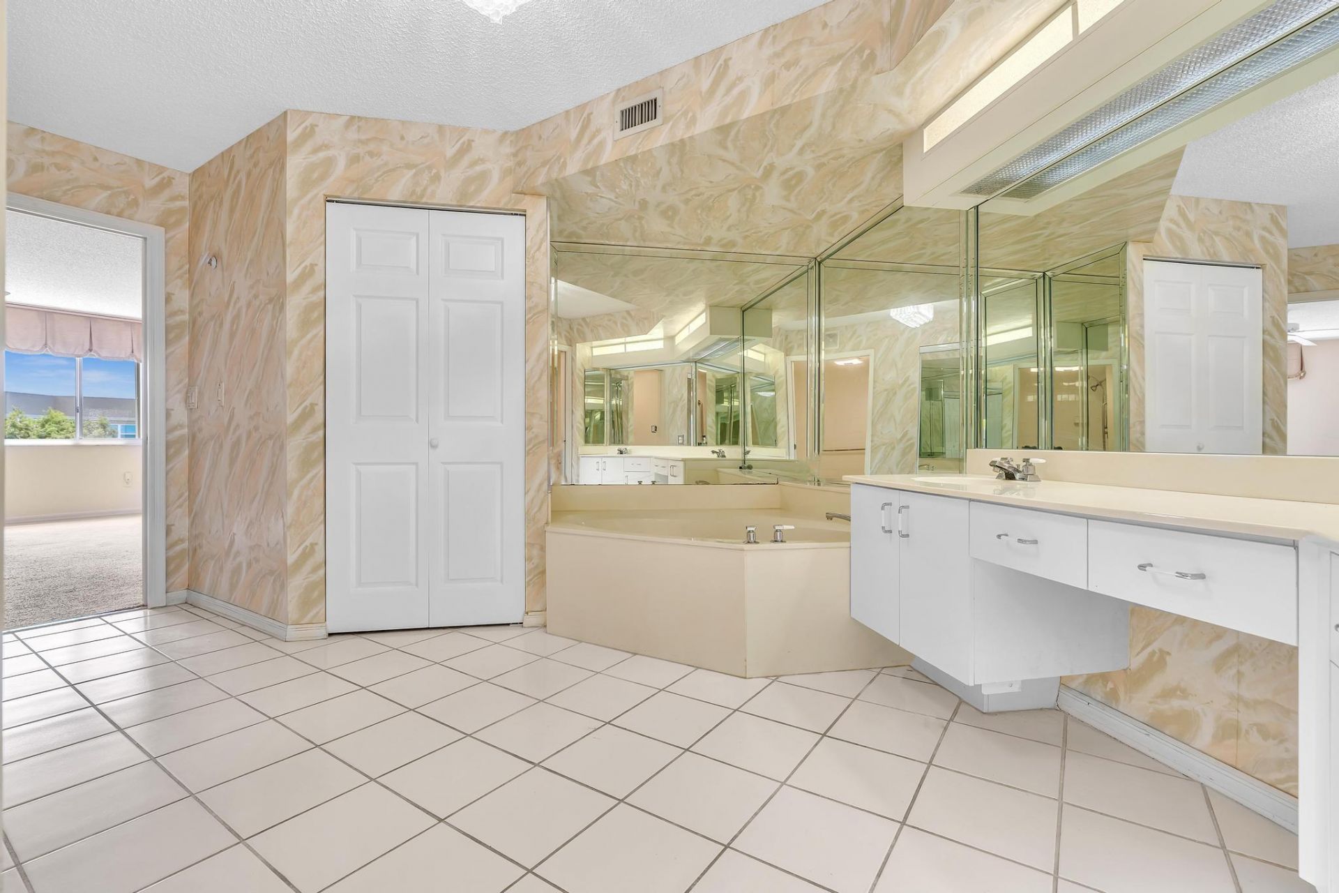 7557 Granville Drive, Unit 305, Tamarac, FL 33321 Photo