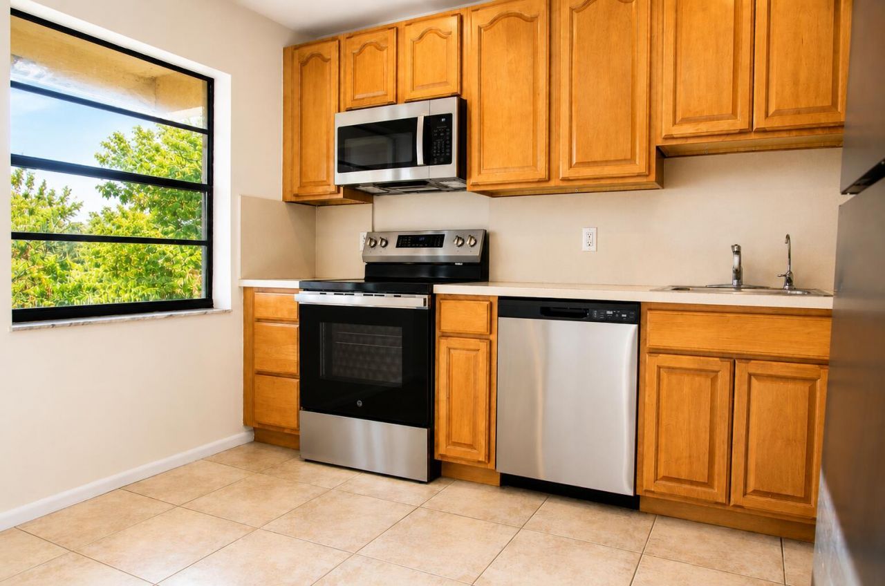 9307 Vista Del Lago, Unit 17B, Boca Raton, FL 33428 Photo