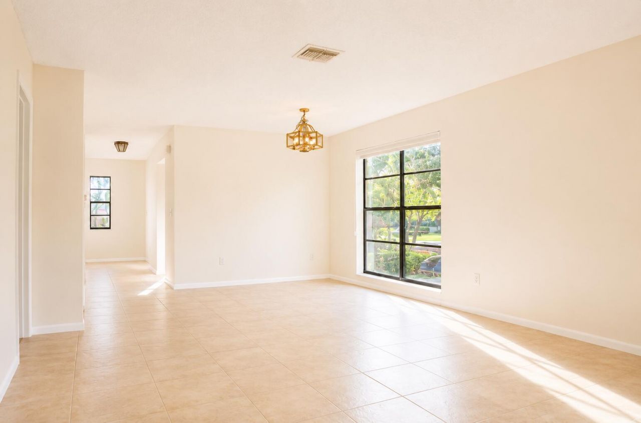 9307 Vista Del Lago, Unit 17B, Boca Raton, FL 33428 Photo
