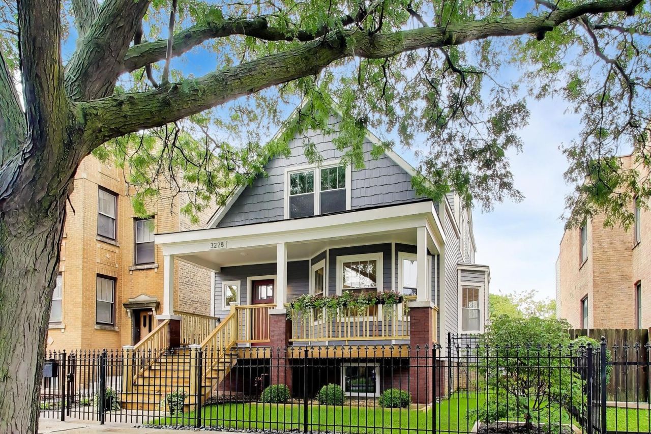 3228 W Warner Avenue, Chicago, IL 60618 Main Photo