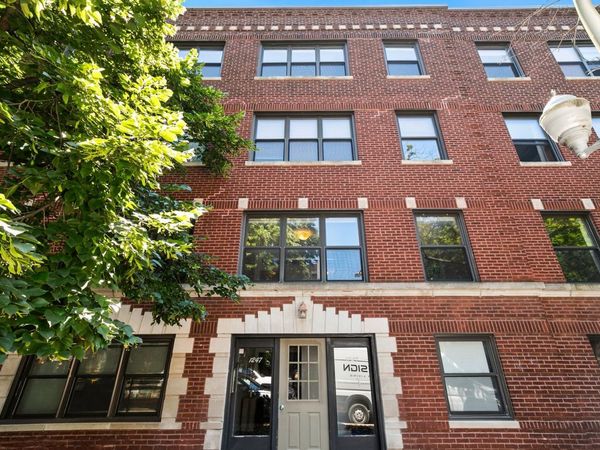1249 W Roscoe Street , Unit 1, Chicago, IL 60657