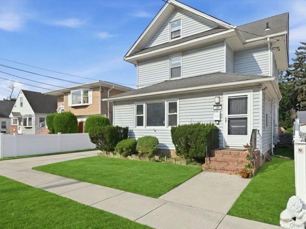 100 Spruce Street , West Hempstead, NY 11552