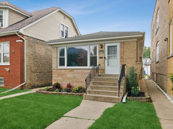 5624 N Mango Avenue , Chicago, IL 60646