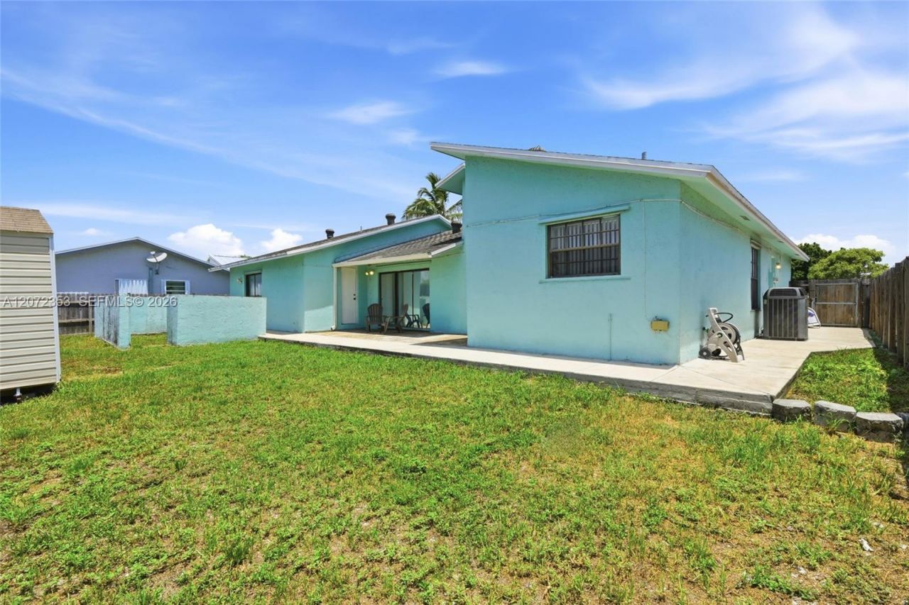 16604 SW 104th Ct , Miami, FL 33157 Photo
