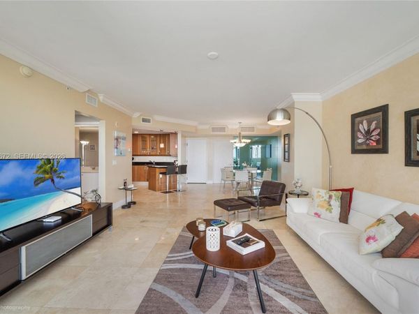 19400 Turnberry Way , Unit 922, Aventura, FL 33180