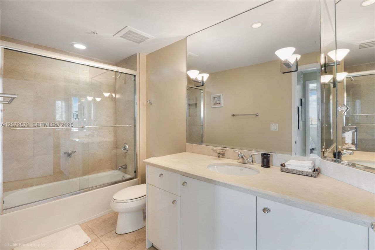 19400 Turnberry Way , Unit 922, Aventura, FL 33180 Photo