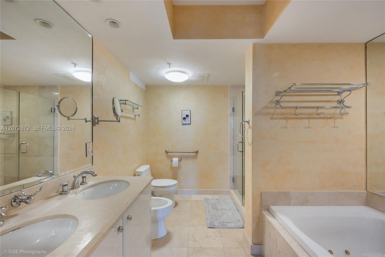 19400 Turnberry Way , Unit 922, Aventura, FL 33180 Photo
