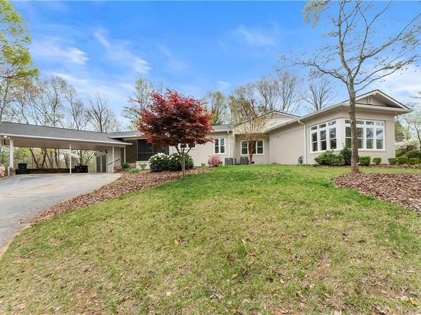 664 Chenocetah Drive , Cornelia, GA 30531
