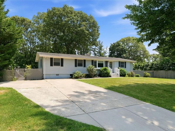 3 Herd Lane , East Setauket, NY 11733