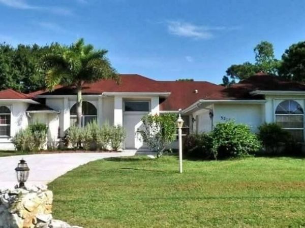 3217 SE Quay Street, Port St. Lucie, FL 34984