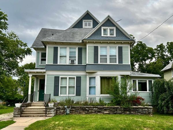 528 MT VERNON STREET, Oshkosh, WI 54901
