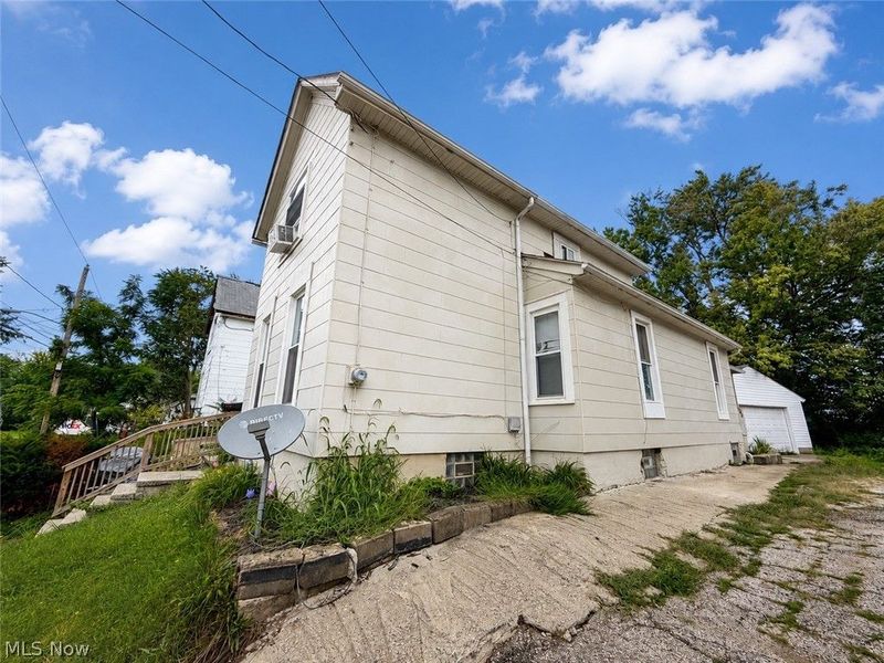 1027 Yale Street , Akron, OH 44301 Photo 3