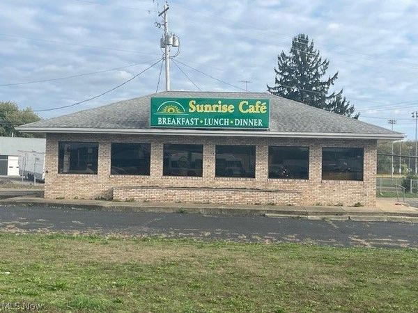 3020 Harrisburg Road NE, Canton, OH 44705